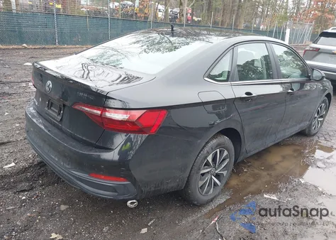 2024 Volkswagen Jetta 1.5T S z USA, uszkodzony, nr VIN 3VW5M7BU1RM093850